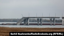 Зруйнований Антонівський міст, що поєднував два береги Херсонщини