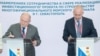 Губернатор російської влади Севастополя Михайло Развожаєв підписує угоду в межах XXVI Петербурзького економічного форуму. Росія, 17 червня 2023 року