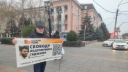 Магомед Магомедов проводит пикет за освобождение Абдулмумина Гаджиева, архивное фото