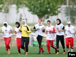 Iranın qadın futbol millisi məşq edir