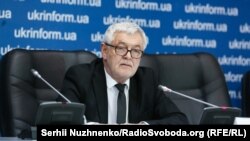 Ян Пєкло, колишній посол Польщі в Україні (2016-2019) на прес-конференції у Києваі, 17 квітня 2018 року