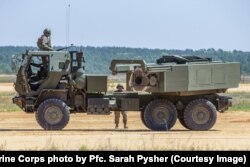 АҚШ-тың M142 жоғары мобилді артиллериялық ракета жүйесі (HIMARS) Солтүстік Каролинада. 2021 жылдың сәуірі.