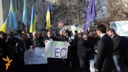 Кримський Євромайдан: як у Сімферополі мітингували за і проти євроінтеграції (відео)