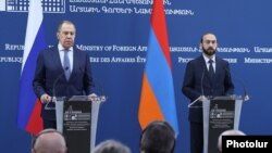 Rusiyanın xarici işlər naziri Sergey Lavrov və Ermənistanın xarici işlər naziri Ararat Mirzoyan, 9 iyun Yerevan 2022