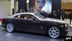 Британдық Rolls-Royce автоконцерні шығарған көлік Женевадағы көрмеде. 2013 жылғы наурыз.