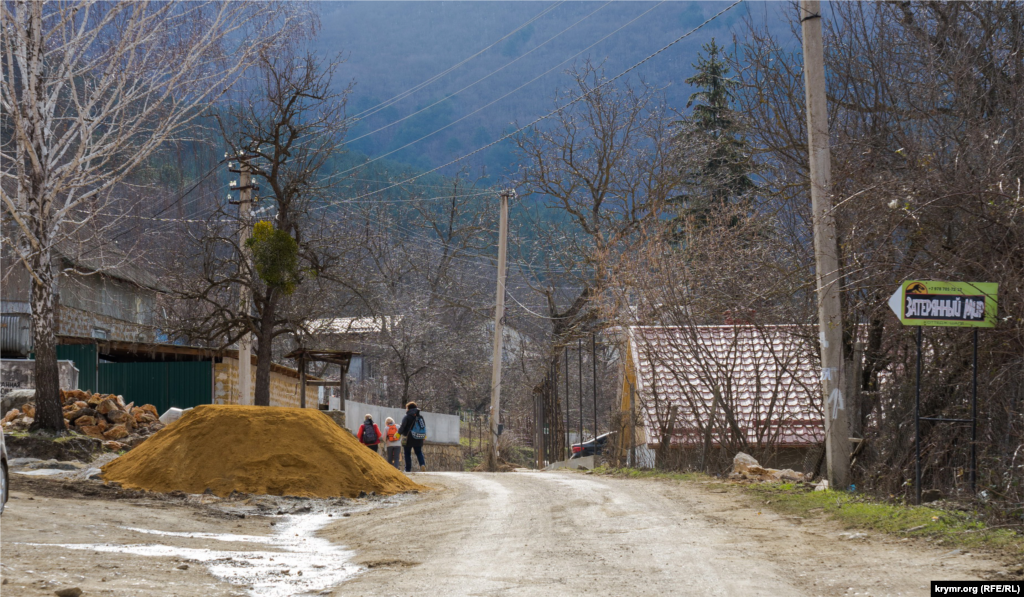 &laquo;Хвіст&raquo; туристичної групи, яка прямує в каньйон Біюк-Озенбаш