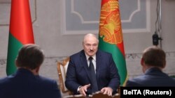 Олександр Лукашенко дає інтерв'ю журналістам російських медіа