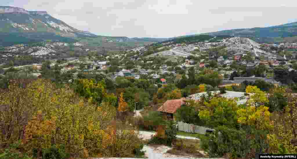 Краєвид на Куйбишеве з підніжжя гори