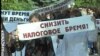 «Алтын базарда» саудамен айналысатын кәсіпкерлер салықты азайтуды талап етіп тұр. Петропавл, 30 шілде 2009 жыл.