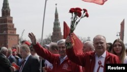 Лидер КПРФ Геннадий Зюганов на первомайской демонстрации в Москве, 1 мая 2017 года