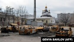 Наслідки ракетного обстрілу російськими гібридними силами мікрорайону «Східний» Маріуполя, що був здійснений 24 січня 2015 року. Тоді 29 людей загинуло і 92 були поранені