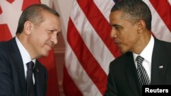 U.S. -- President Barack Obama (R) and Turkish Prime Minister Tayyip Erdogan shake hands in New York, 20Sep2011