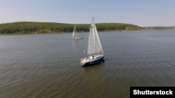 Яхтинг на Печенізькому водосховищі, Харківська область, Україна