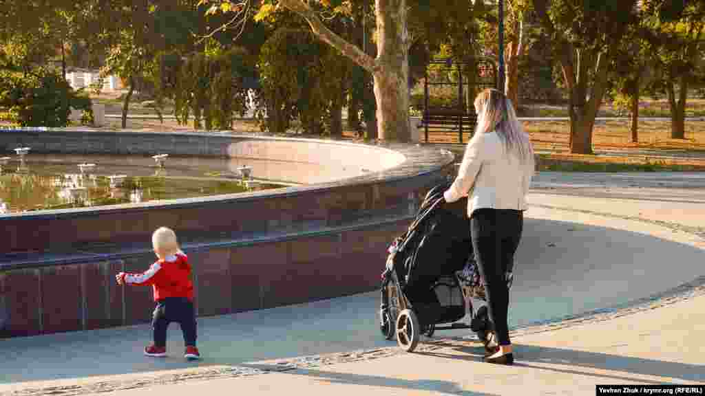 А найменші поки прогулюються пішки