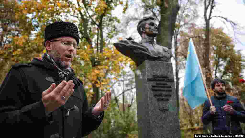 Амет-Хан Султан здійснив 603 бойових вильоти, збив особисто 30 і в складі групи 19 літаків люфтваффе (повітряні сили нацистської Німеччини). За час льотної роботи пілот освоїв приблизно 100 типів літальних апаратів, його наліт склав 4237 годин