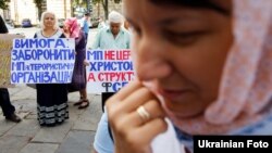 Пікет біля Києво-Печерської лаври у зв'язку з виборами нового предстоятеля Української православної церкви (Московського патріархату). Київ, 13 серпня 2014 року