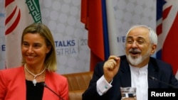 Avropa İttifaqının xarici işlər komissarı Federica Mogherini və İranın xarici işlər naziri Mohammad Javad Zarif. Vyana, 14 iyul, 2015.