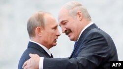 Володимир Путін (л) і Олександр Лукашенко, архівне фото