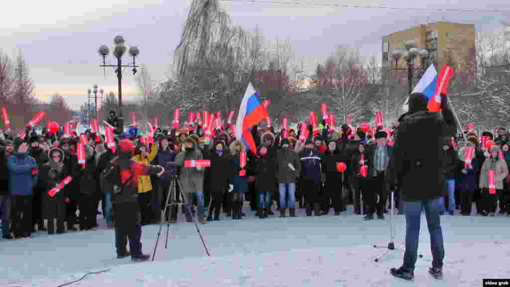 Сібір аймағындағы акция. Суретте Красноярск қаласындағы Навальный жақтастары қаладағы алаңдардың бірінде тұр.&nbsp;