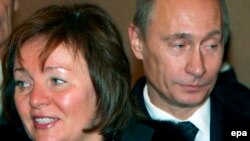 Vladimir Putin arvadı Lyudmila ilə, 2007. 