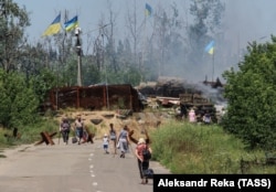 Через «нічийну землю» до українського КПВВ – погляд російського агентства «ТАСС» із позицій бойовиків