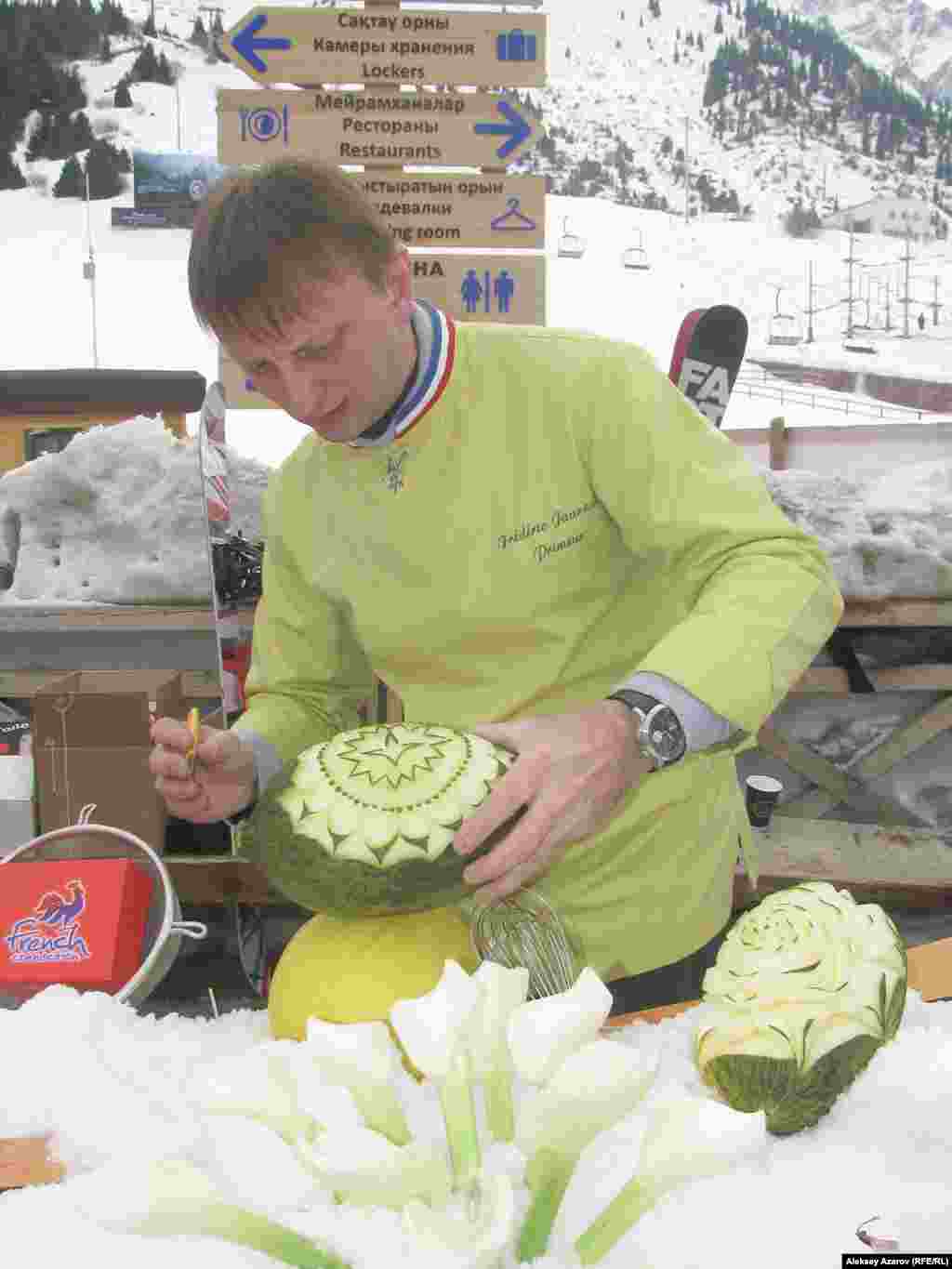 Көкөніс пен жемістен көркем сурет жонудан Франция мен Еуропаның чемпионы Фредерик Жоно (Frédéric Jaunault) өнерімен жұртты тәнті етті. Бұл жолы ол қауындардан өрнек жасады.