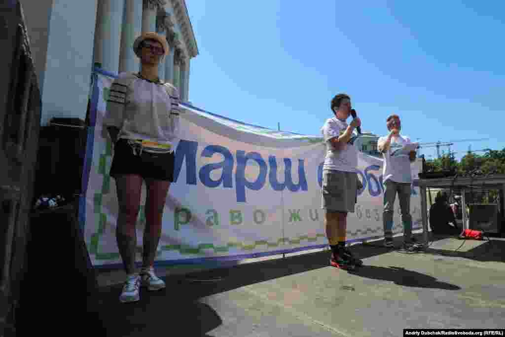 Учасники акції озвучили вимоги до президента, уряду та парламенту. Владу закликали вжити невідкладних заходів для забезпечення доступу важкохворих українців до лікування препаратами на основі медичного канабісу