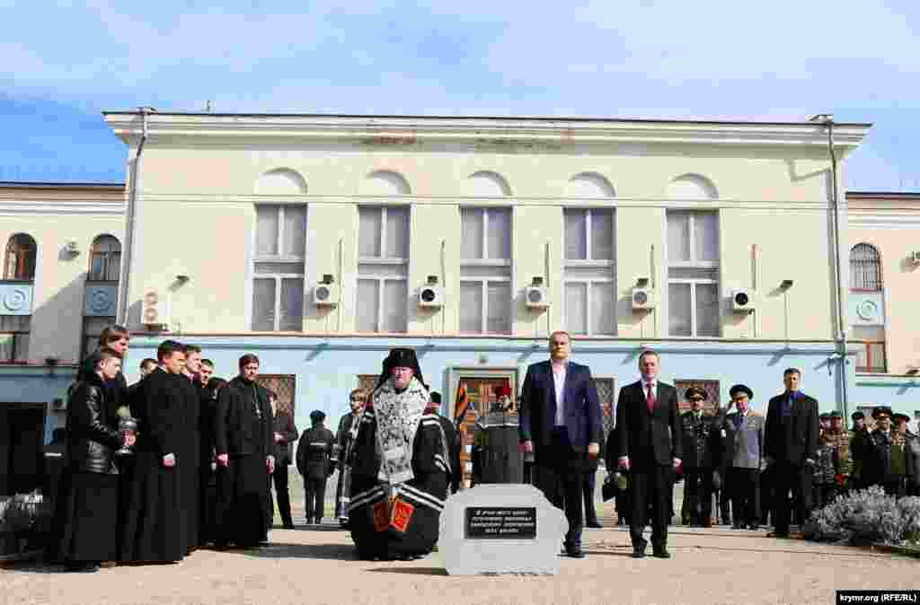 Цей пам&#39;ятник має увічнити, як висловилися керівники Республіки, історичні події &laquo;Кримської весни&raquo;