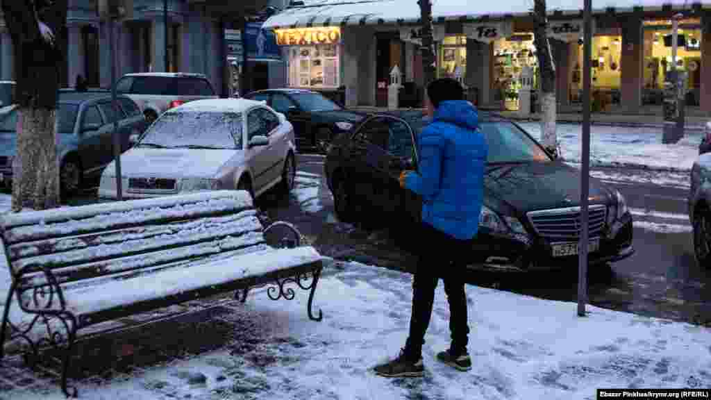 Обов&#39;язковою розвагою в снігову погоду була і залишається гра в сніжки