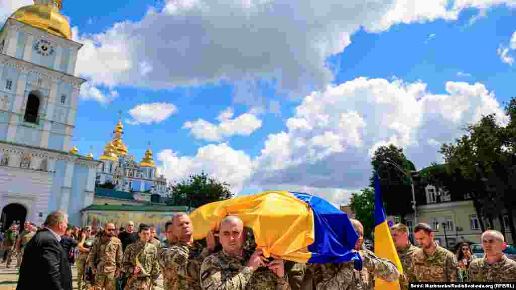 &nbsp;&quot;Фаната&quot; поховали на Лісному кладовищі у Києві