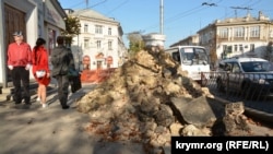 Центр у ямах: що відбувається з Великою Морською у Севастополі (фотогалерея)