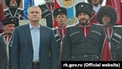 Отаман «Чорноморського казачого війська» Антон Сироткін (праворуч) із Сергієм Аксеновим