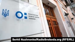 У МОН нагадують, що абітурієнти з окупованих територій мають право подати документи на вступ до ВНЗ без українського паспорта, атестату та здачі ЗНО