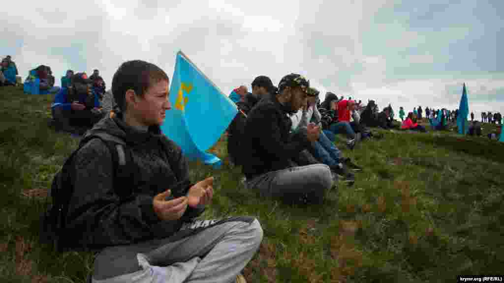 Після намазу проводиться дуа на знак пам&#39;яті про жертв депортації