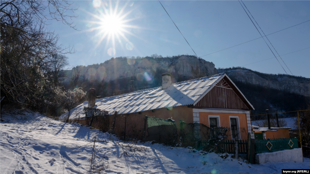 Приватний будинок біля підніжжя Бурунчака