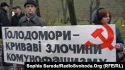 Під час вшанування жертв Голодомору 1932-33 років. Київ, 23 листопада 2013 року