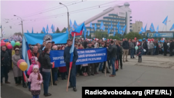 І в Луганську першого травня теж вийшли на парад