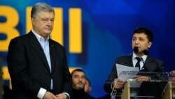 Петро Порошенко і Володимир Зеленський на передвиборчих дебатах на стадіоні в Києві, 19 квітня 2019 року