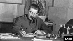 İ.Stalin