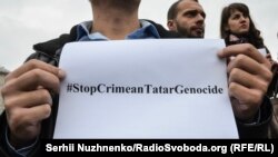 «Заборона Меджлісу = заборона народу»: у Києві вийшли на захист кримських татар