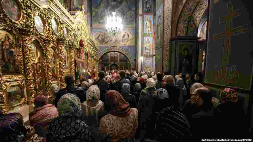 Богослужіння й освячення пасок у Михайлівському Золотоверхому соборі