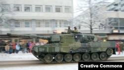 Almaniyanın istehsalı olan Leopard 2A4 tankı, Helsinki