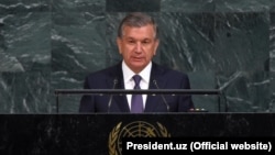 Өзбекстан президенті Шавкат Мирзияев БҰҰ Бас Ассамблеясының 72-сессиясында сөйлеп тұр. Нью-Йорк, 19 қыркүйек 2017 жыл.