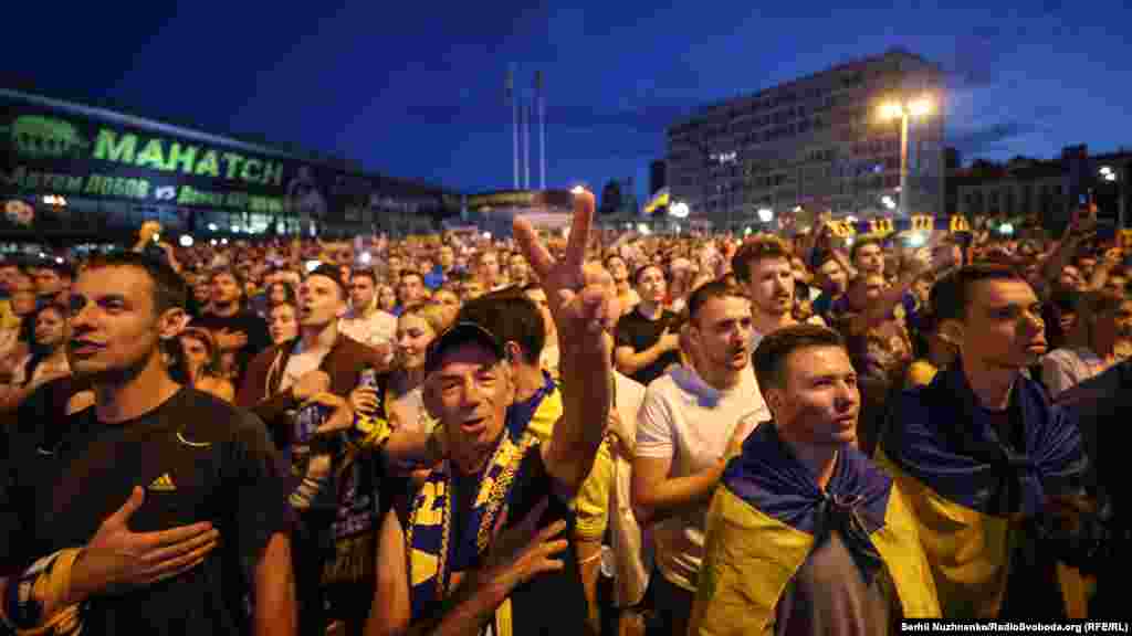 Вболівальники у фан-зоні в Києві