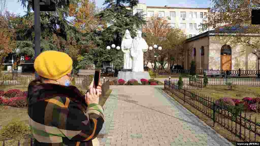 Пам&#39;ятник братам Айвазовським &ndash; Івану і Габріелю