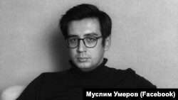 Журналіст, ведучий кримськотатарського шоу на «Суспільне радіо» Муслім Умеров