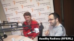 Zahir Əzəmət və Qan Turalı AzadlıqRadiosunun Bakı studiyasında. "Pen klub" verilişi, 6 yanvar 2011