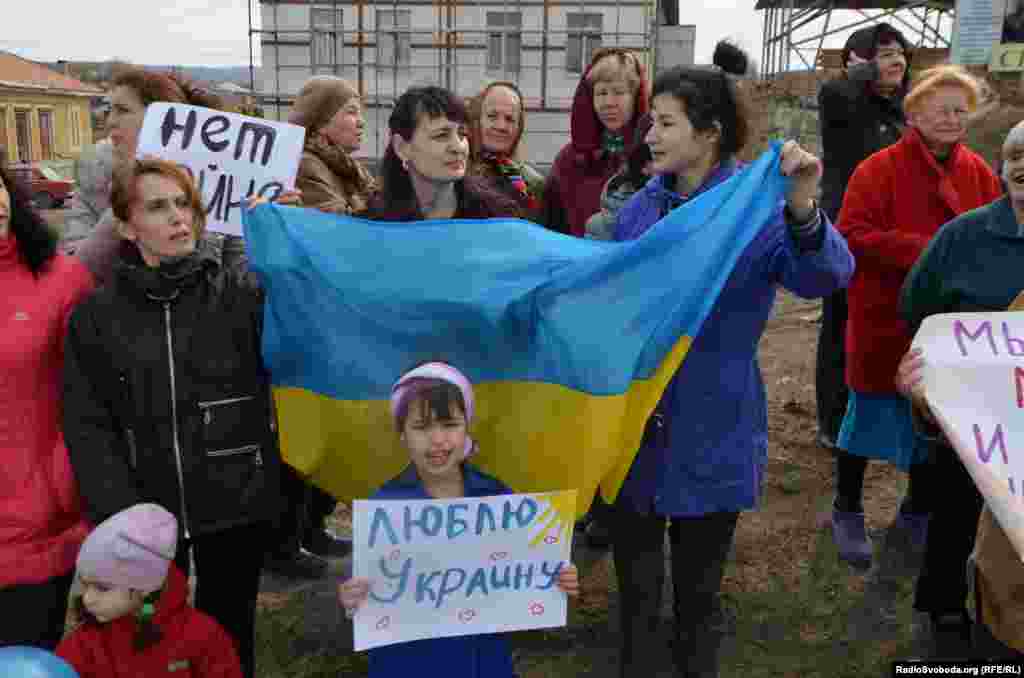 Ukraine -- Crimean women again rally for peace, Crimea, Simferopol, 06Feb2014