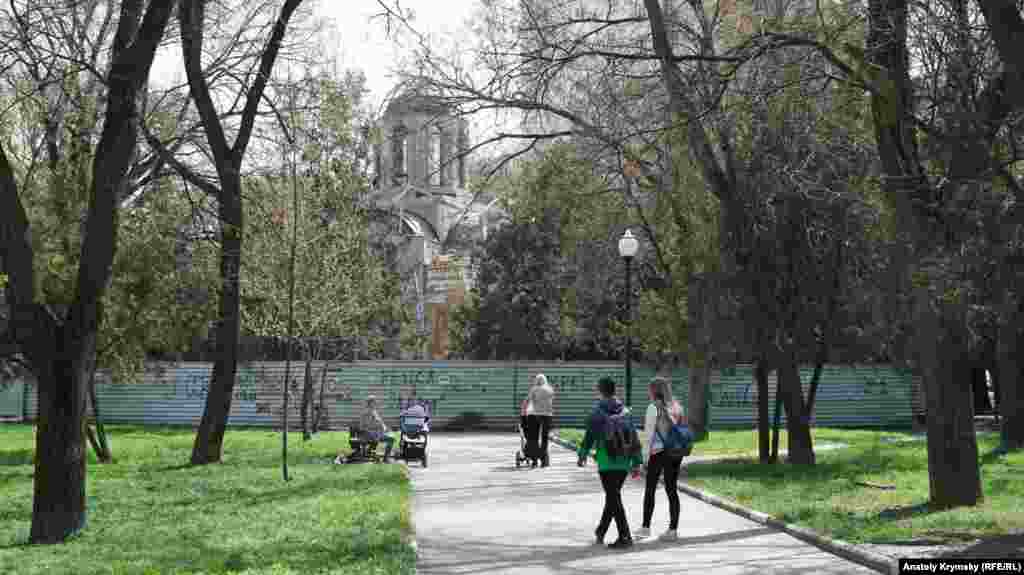 У центрі парку імені Шевченка триває будівництво каплиці в ім&#39;я святих Вифлеємських немовлят