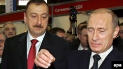 Владимир Путин (справа) и Ильхам Алиев, Баку, 21 февраля 2006